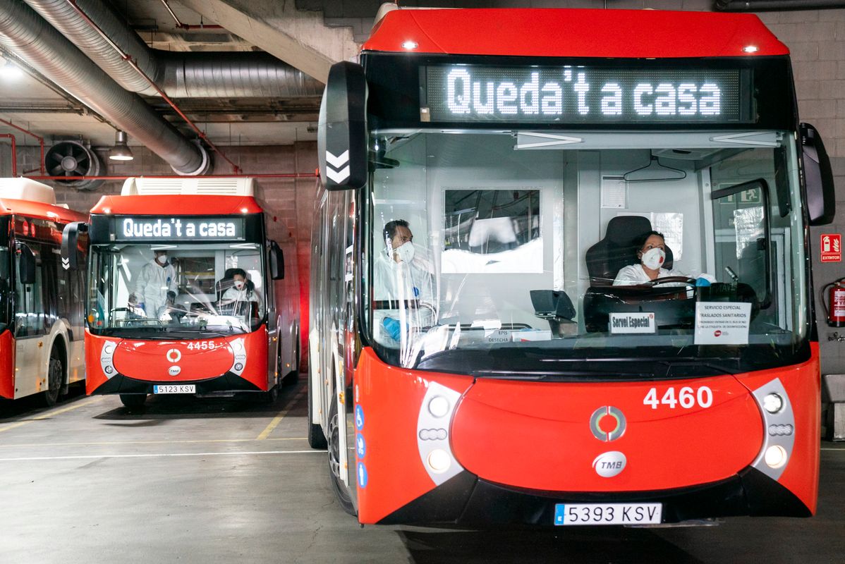 <div class='imageHoverDetail'>
             <p class='imageHoverTitle twoLineBreak'>Autobús sortint de les Cotxeres d’Horta amb el rètol “Queda’t a casa”, prepar...</p>
             <p class='imageHoverAutor oneLineBreak'>Autor: Clara Soler Chopo</p>
             <button class='imageHoverBtn'>Mostra els detalls de la imatge <span class='sr-only'>Autobús sortint de les Cotxeres d’Horta amb el rètol “Queda’t a casa”, prepar...</span></button>
             </div>