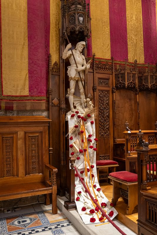 
             Escultura de Sant Jordi del Saló de Cent adornada con rosas y libros con moti...
             Autor: Júlia Arnau
             Ver los detalles de la imagen Escultura de Sant Jordi del Saló de Cent adornada con rosas y libros con moti...
             
