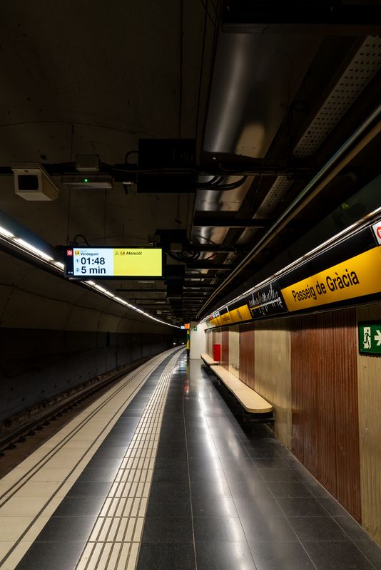 
             Andén de la estación de Passeig de Gràcia L4, con una pantalla informativa an...
             Autor: Isaac Carbonell
             Ver los detalles de la imagen Andén de la estación de Passeig de Gràcia L4, con una pantalla informativa an...
             