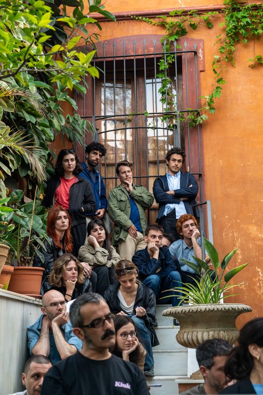 <div class='imageHoverDetail'>
             <p class='imageHoverTitle twoLineBreak'>Público asistente a la tertulia con Marina Herlop y Eva Fàbregas en el jardín...</p>
             <p class='imageHoverAutor oneLineBreak'>Autor: Júlia Arnau</p>
             <button class='imageHoverBtn'>Ver los detalles de la imagen <span class='sr-only'>Público asistente a la tertulia con Marina Herlop y Eva Fàbregas en el jardín...</span></button>
             </div>