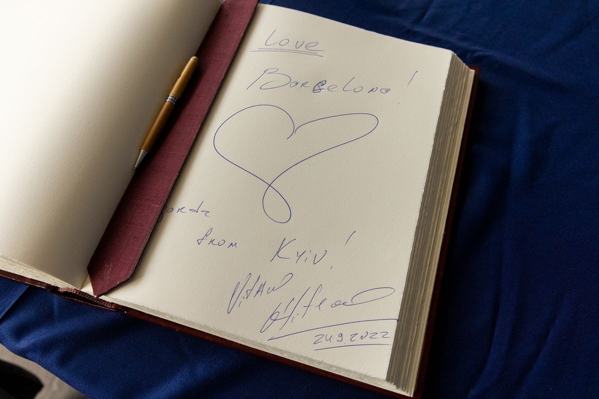 
             Dedicatòria de Vitaly Klitschnko, alcalde de Kiev, al Llibre d