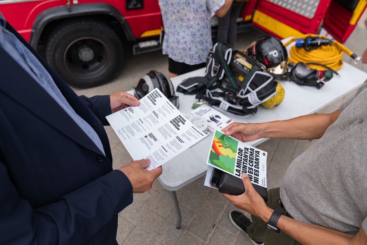 
             Estand de los Bomberos de Barcelona en la fiesta por el inicio de la segunda ...
             Autor: Lucas Amillano
             Ver los detalles de la imagen Estand de los Bomberos de Barcelona en la fiesta por el inicio de la segunda ...
             