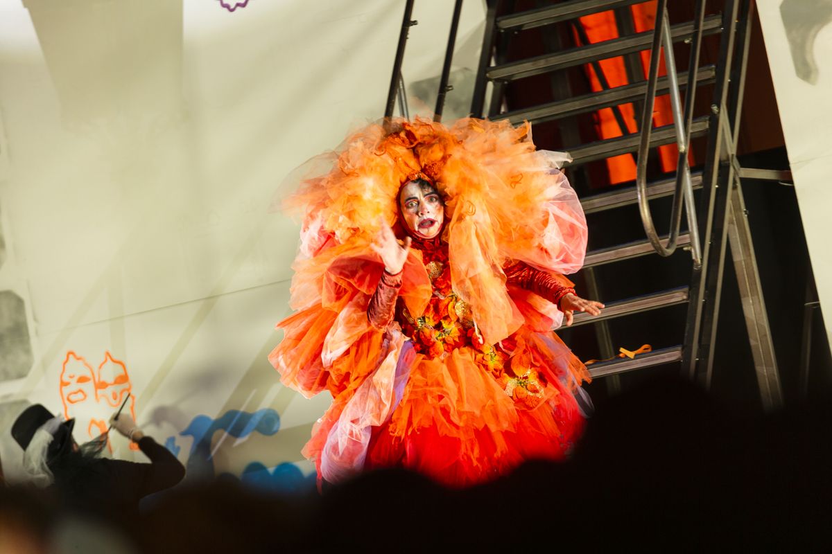 <div class='imageHoverDetail'>
             <p class='imageHoverTitle twoLineBreak'>Actuació dalt de l'escenari d'una de les ambaixadores del seguici de la Reina...</p>
             <p class='imageHoverAutor oneLineBreak'>Autor: Manu González</p>
             <button class='imageHoverBtn'>Mostra els detalls de la imatge <span class='sr-only'>Actuació dalt de l'escenari d'una de les ambaixadores del seguici de la Reina...</span></button>
             </div>