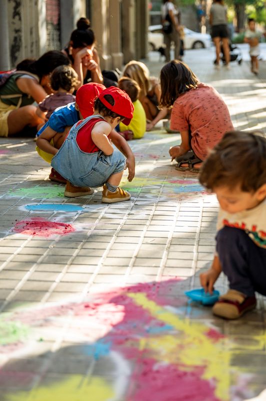 
             Infants pintant a l’Oasi MAC en una de les activitats de la Mercè
             Autor: Víctor Parreño Vidiella
             Mostra els detalls de la imatge Infants pintant a l’Oasi MAC en una de les activitats de la Mercè
             