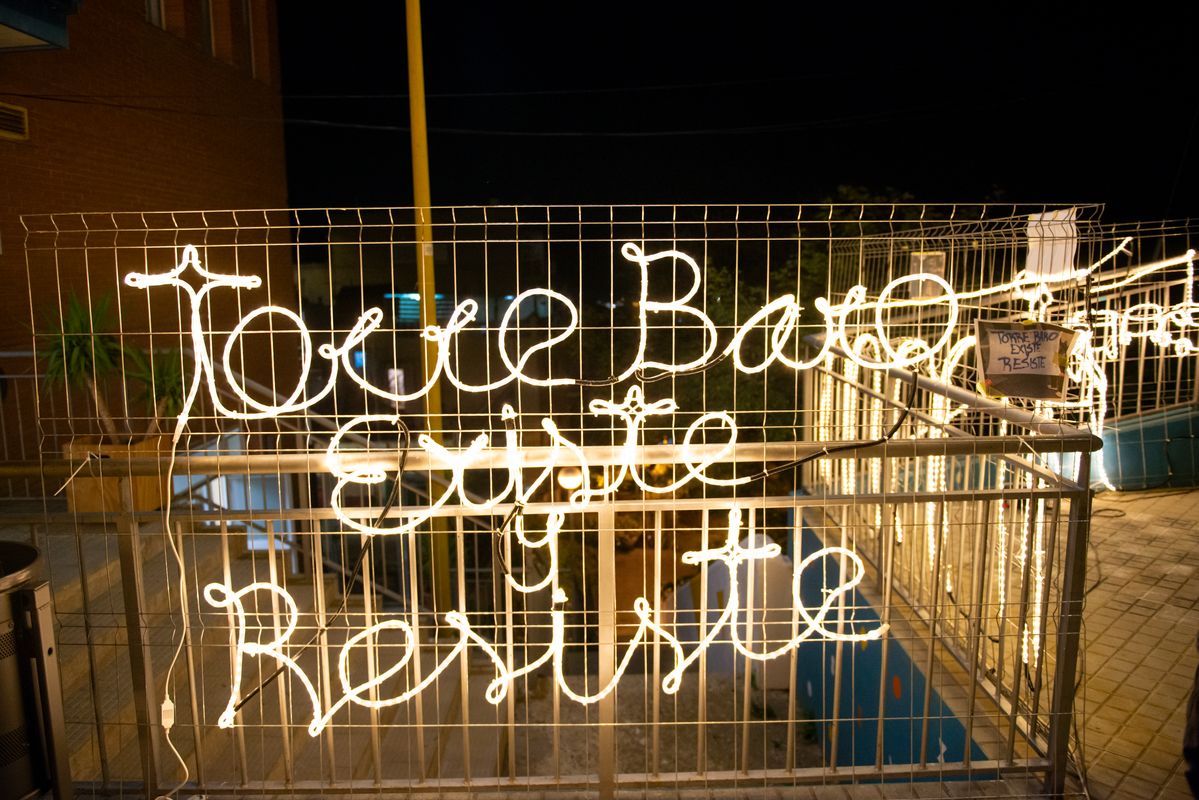 
             Detalle del proyecto comunitario de las luces de Navidad de Torre Baró donde ...
             Autor: Ceci Fimia
             Ver los detalles de la imagen Detalle del proyecto comunitario de las luces de Navidad de Torre Baró donde ...
             
