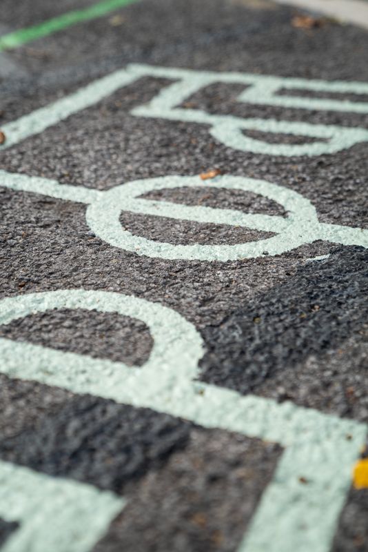 <div class='imageHoverDetail'>
             <p class='imageHoverTitle twoLineBreak'>Minicamps de futbol pintats al paviment de la zona pacificada de davant l’Esc...</p>
             <p class='imageHoverAutor oneLineBreak'>Autor: Isaac Planella</p>
             <button class='imageHoverBtn'>Mostra els detalls de la imatge <span class='sr-only'>Minicamps de futbol pintats al paviment de la zona pacificada de davant l’Esc...</span></button>
             </div>