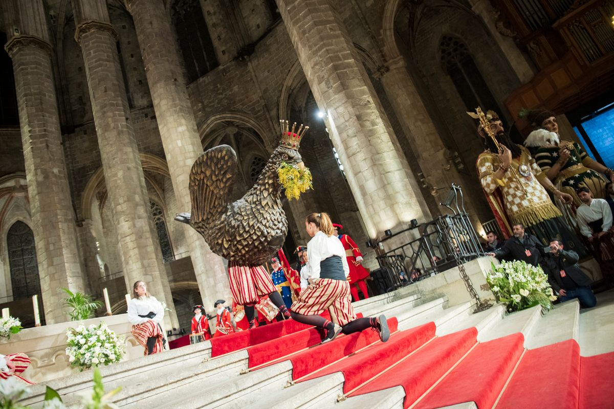 <div class='imageHoverDetail'>
             <p class='imageHoverTitle twoLineBreak'>Protocol de l'Àliga a Santa Maria del Mar amb motiu de Santa Eulàlia</p>
             <p class='imageHoverAutor oneLineBreak'>Autor: Manu González</p>
             <button class='imageHoverBtn'>Mostra els detalls de la imatge <span class='sr-only'>Protocol de l'Àliga a Santa Maria del Mar amb motiu de Santa Eulàlia</span></button>
             </div>