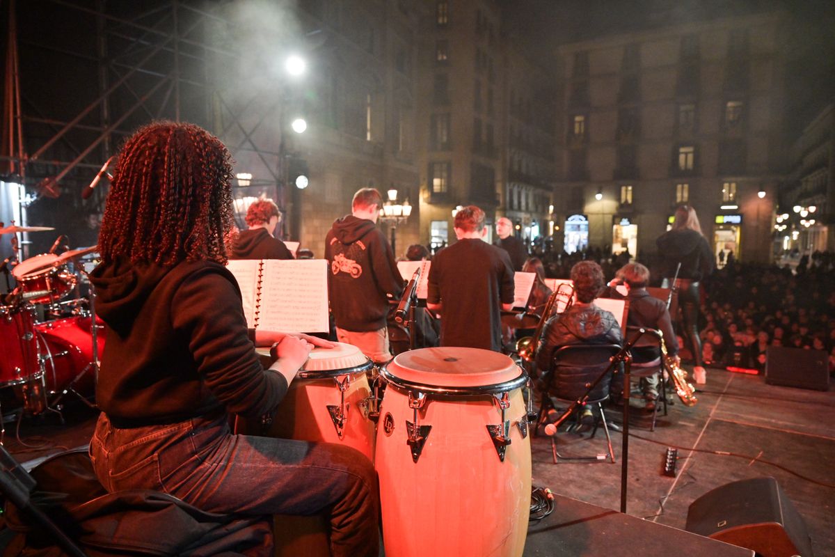 
             Secció de percussió del concert de les escoles municipals de música a la plaç...
             Autor: Albert Canalejo
             Mostra els detalls de la imatge Secció de percussió del concert de les escoles municipals de música a la plaç...
             