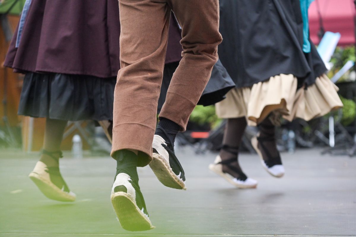 <div class='imageHoverDetail'>
             <p class='imageHoverTitle twoLineBreak'>Peus dels dansaires de l'esbart juvenil a les Festes de Santa Eulàlia 2025</p>
             <p class='imageHoverAutor oneLineBreak'>Autor: Albert Canalejo</p>
             <button class='imageHoverBtn'>Mostra els detalls de la imatge <span class='sr-only'>Peus dels dansaires de l'esbart juvenil a les Festes de Santa Eulàlia 2025</span></button>
             </div>