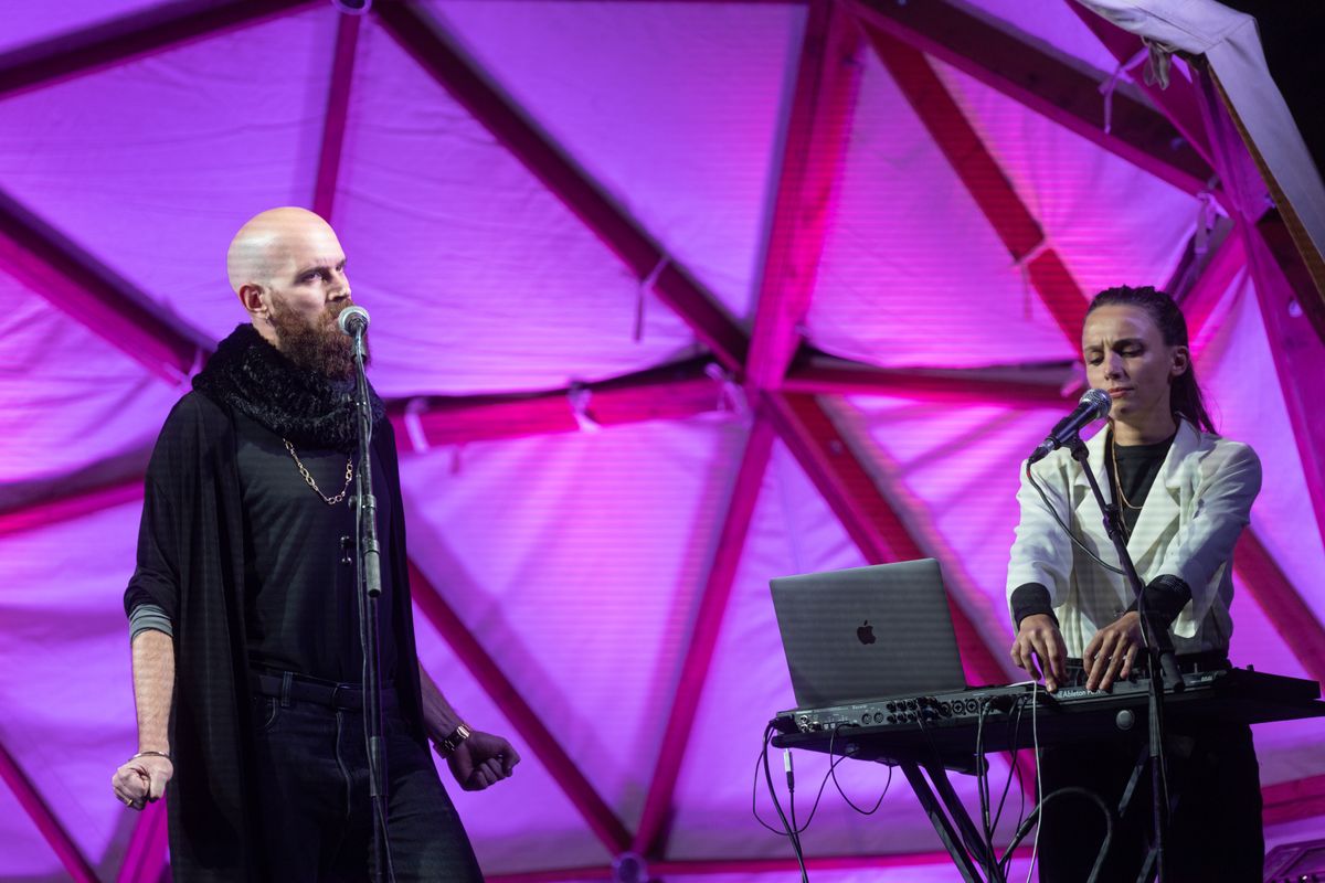 <div class='imageHoverDetail'>
             <p class='imageHoverTitle twoLineBreak'>Performance Una sospita de llum amb la música de Pere Jou i Aurora Bauzà</p>
             <p class='imageHoverAutor oneLineBreak'>Autor: Miquel Taverna</p>
             <button class='imageHoverBtn'>Mostra els detalls de la imatge <span class='sr-only'>Performance Una sospita de llum amb la música de Pere Jou i Aurora Bauzà</span></button>
             </div>