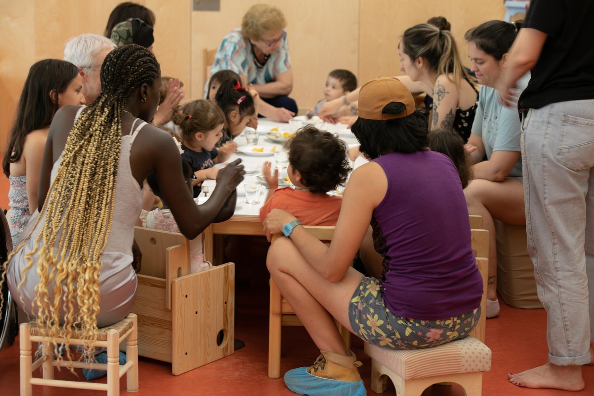 
             Famílies amb infants al voltant d