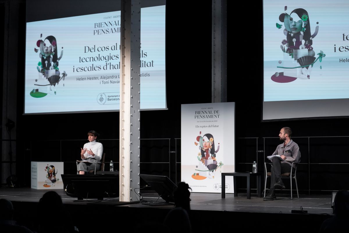 <div class='imageHoverDetail'>
             <p class='imageHoverTitle twoLineBreak'>Diàleg "Del cos al núvol: tecnologies digitals i escales d'habitabilitat" a l...</p>
             <p class='imageHoverAutor oneLineBreak'>Autor: Xavi Caparrós</p>
             <button class='imageHoverBtn'>Mostra els detalls de la imatge <span class='sr-only'>Diàleg "Del cos al núvol: tecnologies digitals i escales d'habitabilitat" a l...</span></button>
             </div>