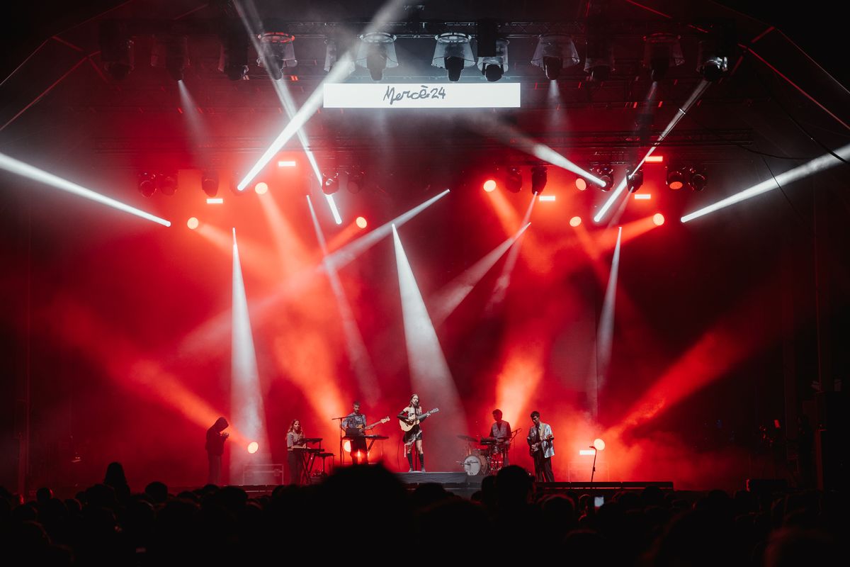 <div class='imageHoverDetail'>
             <p class='imageHoverTitle twoLineBreak'>Actuació de Maria Jaume a l'escenari del Bogatell amb motiu de la Mercè amb e...</p>
             <p class='imageHoverAutor oneLineBreak'>Autor: Gisela Jané</p>
             <button class='imageHoverBtn'>Mostra els detalls de la imatge <span class='sr-only'>Actuació de Maria Jaume a l'escenari del Bogatell amb motiu de la Mercè amb e...</span></button>
             </div>