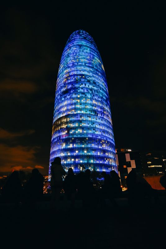 <div class='imageHoverDetail'>
             <p class='imageHoverTitle twoLineBreak'>Espectacle 'OKEANÓS', d'Anna Rierola, a la Torre Glòries durant el Festival L...</p>
             <p class='imageHoverAutor oneLineBreak'>Autor: Xavi Torrent</p>
             <button class='imageHoverBtn'>Mostra els detalls de la imatge <span class='sr-only'>Espectacle 'OKEANÓS', d'Anna Rierola, a la Torre Glòries durant el Festival L...</span></button>
             </div>