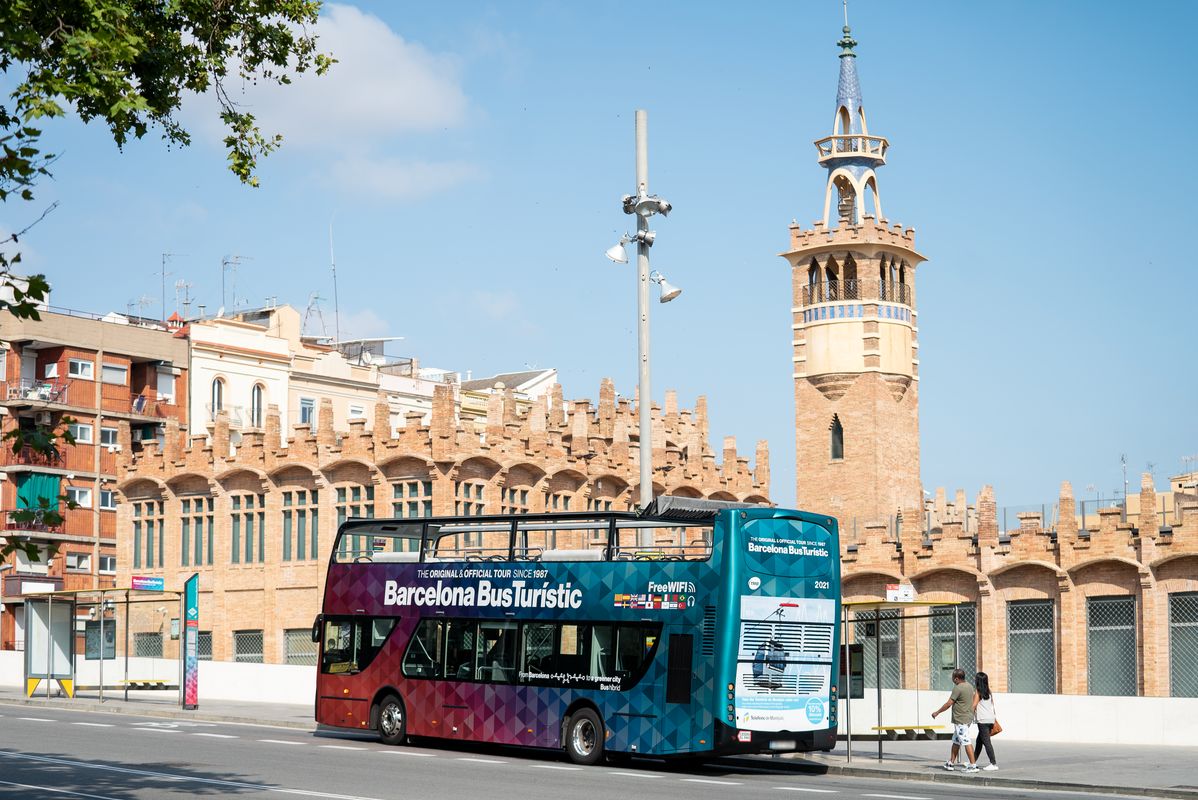 
             Bus turístic aturat davant del CaixaForum
             Autor: Mariona Gil
             Mostra els detalls de la imatge Bus turístic aturat davant del CaixaForum
             