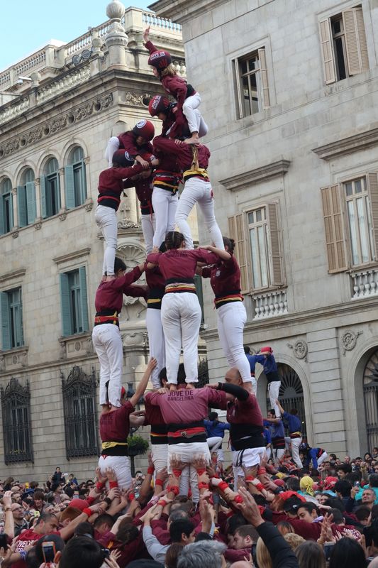 
             Castell de la Colla Castellera Jove de Barcelona amb els Castellers de la Vil...
             Autor: Laura Llach
             Mostra els detalls de la imatge Castell de la Colla Castellera Jove de Barcelona amb els Castellers de la Vil...
             
