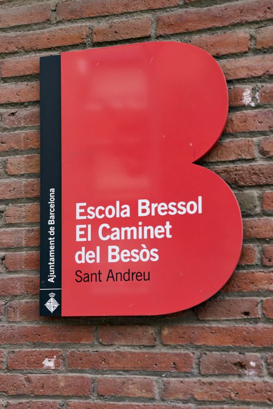 
             Rètol de l’Escola Bressol El caminet del Besòs, espai on es duu a terme el ca...
             Autor: Lucas Amillano
             Mostra els detalls de la imatge Rètol de l’Escola Bressol El caminet del Besòs, espai on es duu a terme el ca...
             