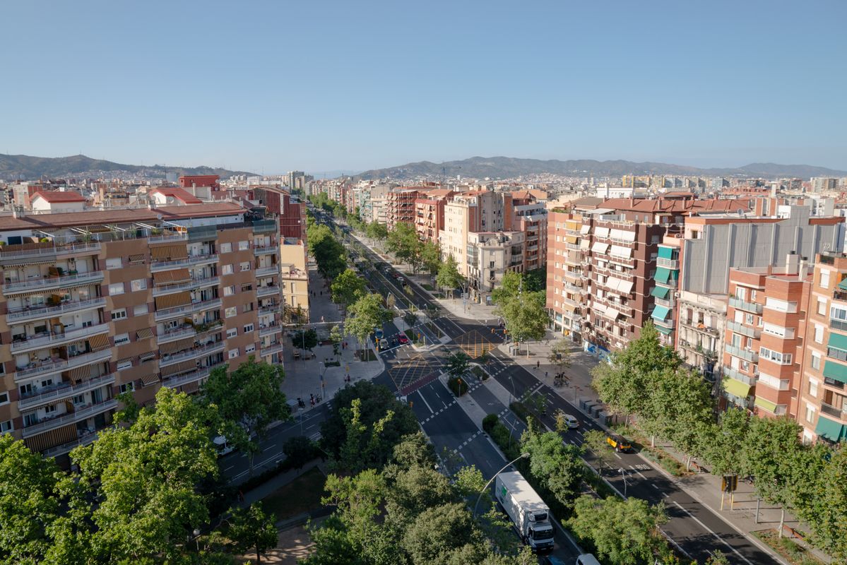 
             Vista en altura del cruce de la avenida Meridiana desde el cruce de la calle ...
             Autor: Martí Petit
             Ver los detalles de la imagen Vista en altura del cruce de la avenida Meridiana desde el cruce de la calle ...
             