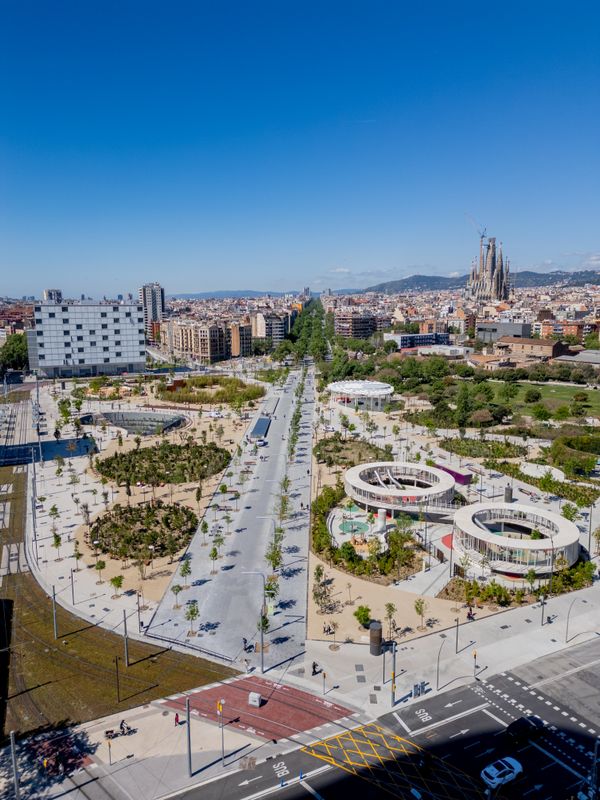 
             Vista aérea del nuevo parque de las Glòries donde se encuentra el nodo dinámi...
             Autor: DRONEIT
             Ver los detalles de la imagen Vista aérea del nuevo parque de las Glòries donde se encuentra el nodo dinámi...
             