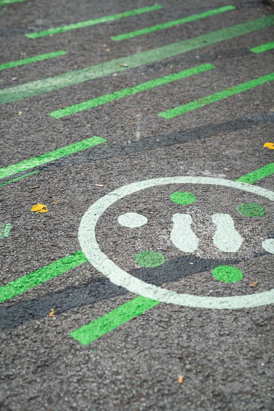 <div class='imageHoverDetail'>
             <p class='imageHoverTitle twoLineBreak'>Paviment pintat amb colors a la zona pacificada de davant de l’Escola Pública...</p>
             <p class='imageHoverAutor oneLineBreak'>Autor: Isaac Planella</p>
             <button class='imageHoverBtn'>Mostra els detalls de la imatge <span class='sr-only'>Paviment pintat amb colors a la zona pacificada de davant de l’Escola Pública...</span></button>
             </div>