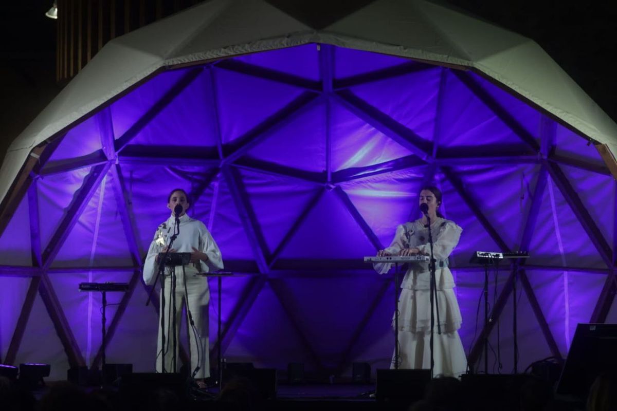 <div class='imageHoverDetail'>
             <p class='imageHoverTitle twoLineBreak'>Concert 'La mar, el destí i el cant', de Tarta Relena, al CCCB, en el marc de...</p>
             <p class='imageHoverAutor oneLineBreak'>Autor: Desconegut</p>
             <button class='imageHoverBtn'>Mostra els detalls de la imatge <span class='sr-only'>Concert 'La mar, el destí i el cant', de Tarta Relena, al CCCB, en el marc de...</span></button>
             </div>