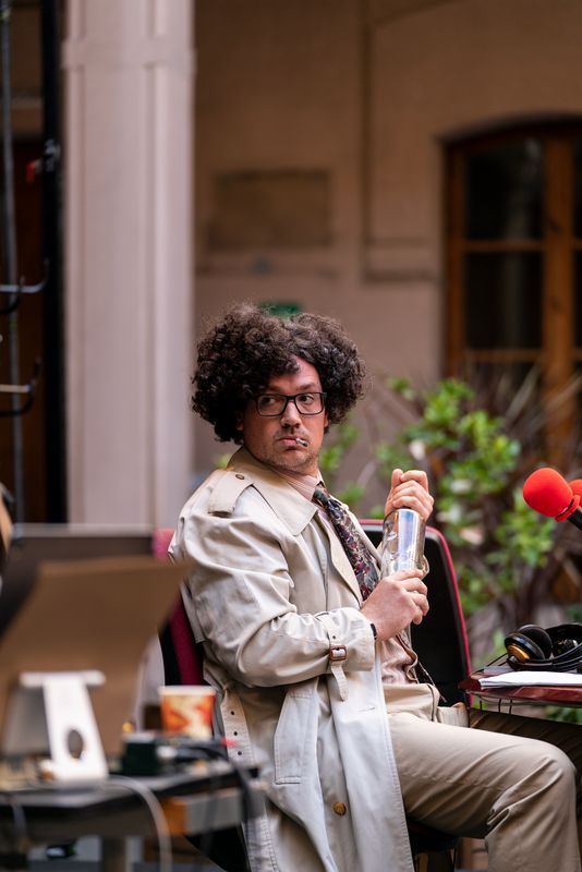 <div class='imageHoverDetail'>
             <p class='imageHoverTitle twoLineBreak'>Un dels actors de la Companyia La Calòrica durant un moment de la performance...</p>
             <p class='imageHoverAutor oneLineBreak'>Autor: Martí Petit</p>
             <button class='imageHoverBtn'>Mostra els detalls de la imatge <span class='sr-only'>Un dels actors de la Companyia La Calòrica durant un moment de la performance...</span></button>
             </div>