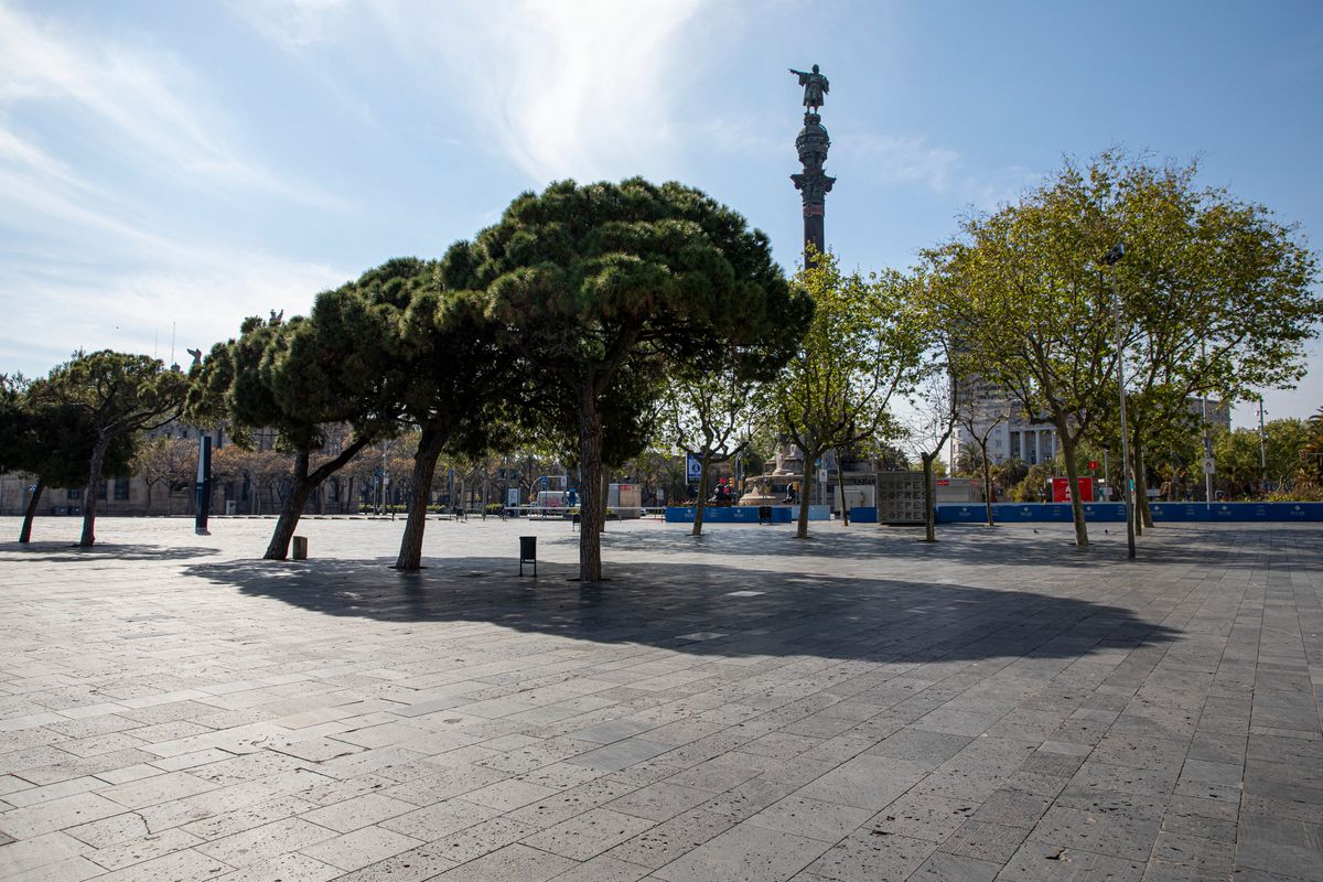 
             Zona del mirador de Colom i moll de les Drassanes sense gent. Al fons, el mon...
             Autor: Edu Bayer
             Mostra els detalls de la imatge Zona del mirador de Colom i moll de les Drassanes sense gent. Al fons, el mon...
             