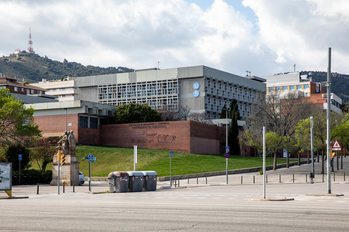 
             Avinguda Diagonal sense trànsit a l’altura de la Facultat d’Economia i Empres...
             Autor: Edu Bayer
             Mostra els detalls de la imatge Avinguda Diagonal sense trànsit a l’altura de la Facultat d’Economia i Empres...
             
