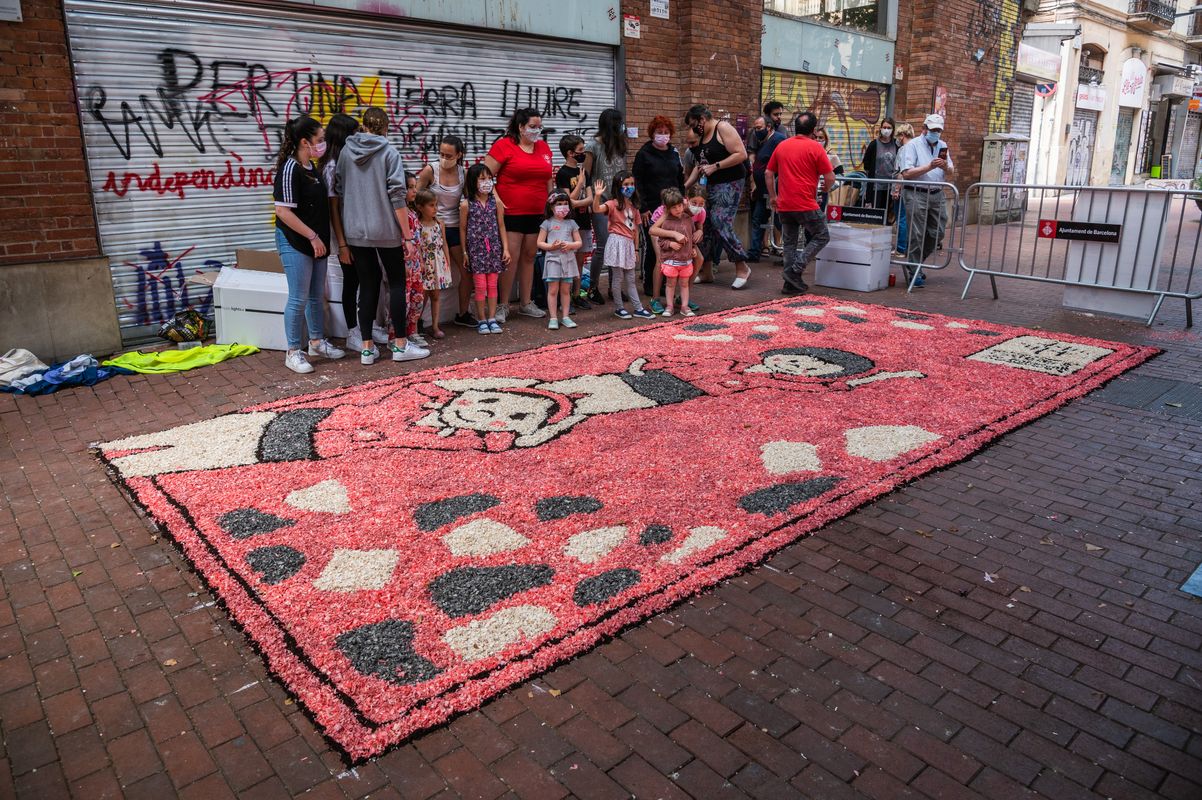 
             Catifa del Corpus feta amb encenalls de colors amb motius dels Castellers de ...
             Autor: Pep Herrero
             Mostra els detalls de la imatge Catifa del Corpus feta amb encenalls de colors amb motius dels Castellers de ...
             