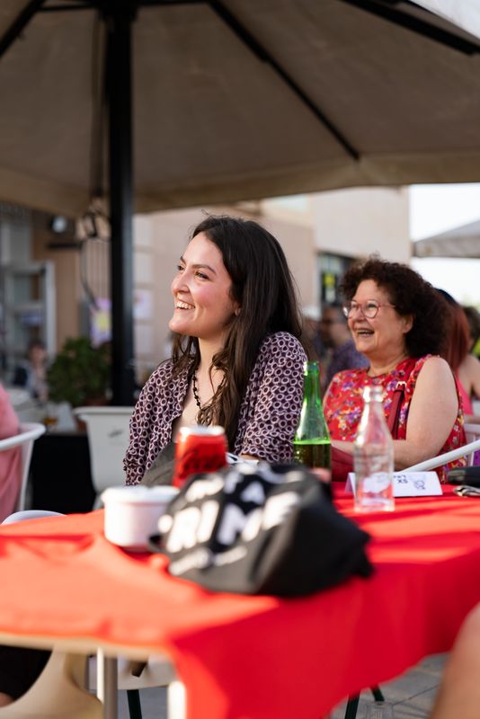 
             Públic assistent als monòlegs “Empodera’t XS” en el marc de L’Orgullosa
             Autor: Àlex Losada
             Mostra els detalls de la imatge Públic assistent als monòlegs “Empodera’t XS” en el marc de L’Orgullosa
             