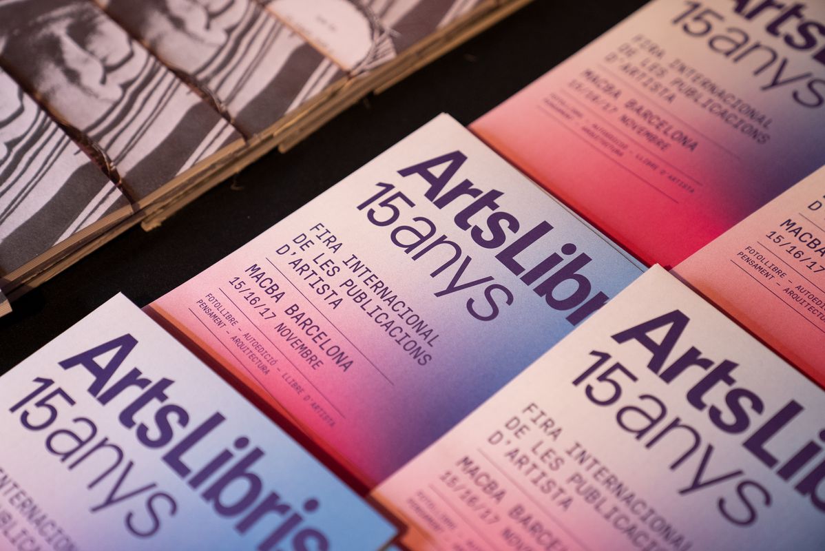 
             Programes de mà dels 15 anys de l’ArtsLibris
             Autor: Martí Petit
             Mostra els detalls de la imatge Programes de mà dels 15 anys de l’ArtsLibris
             