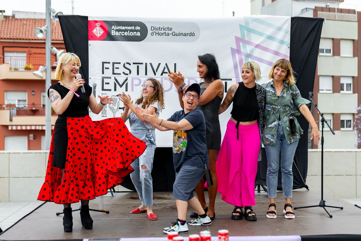 
             Mai Bescompte amb la resta de monologuistes del Festival “Empodera’t”, amb le...
             Autor: Àlex Losada
             Mostra els detalls de la imatge Mai Bescompte amb la resta de monologuistes del Festival “Empodera’t”, amb le...
             