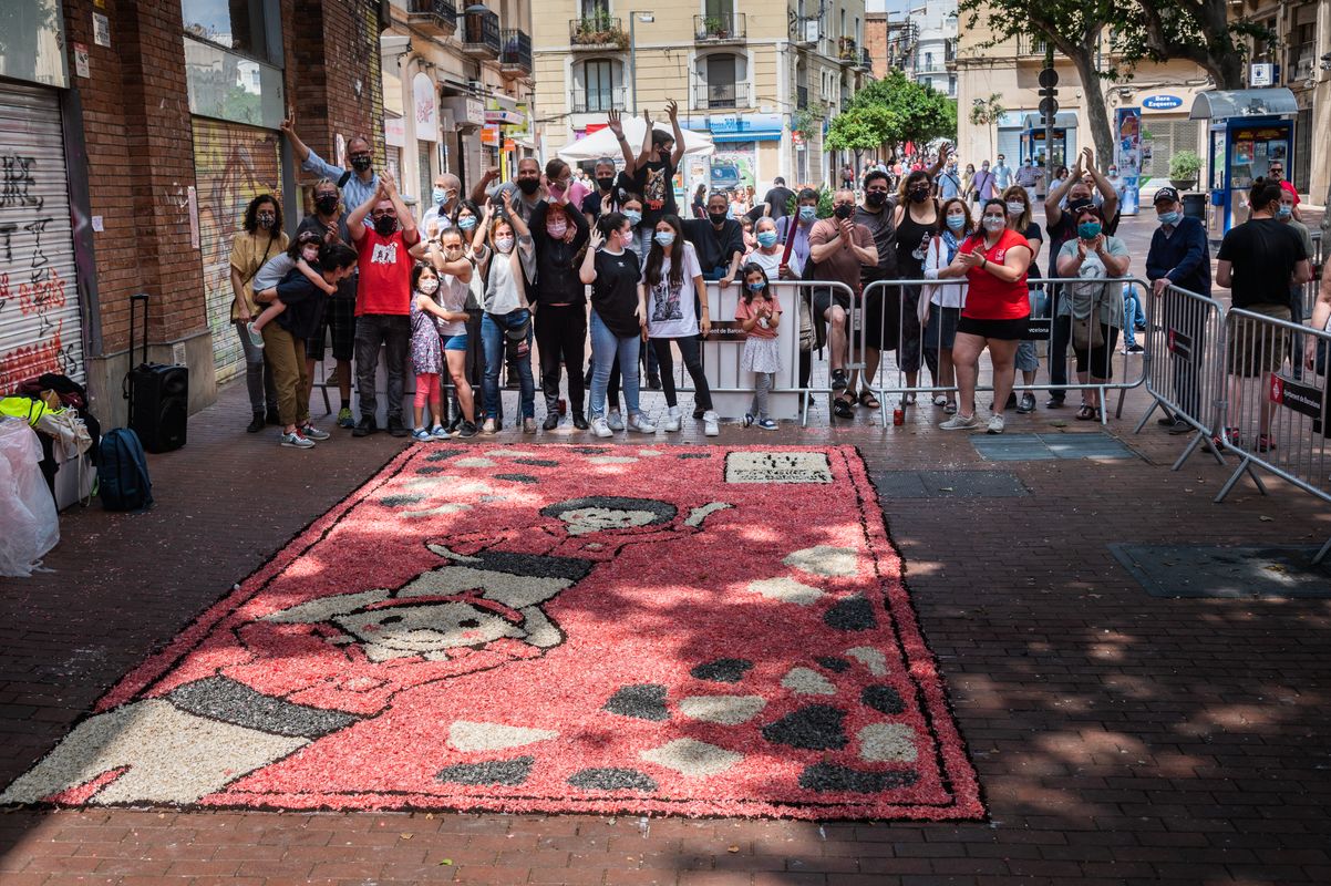 
             Catifa del Corpus feta amb encenalls de colors amb motius dels Castellers de ...
             Autor: Pep Herrero
             Mostra els detalls de la imatge Catifa del Corpus feta amb encenalls de colors amb motius dels Castellers de ...
             