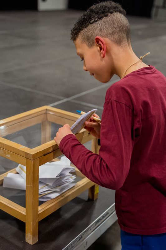 
             Un infant vota en les àgores d’infància per uns pressupostos participatius de...
             Autor: Elena Pastor
             Mostra els detalls de la imatge Un infant vota en les àgores d’infància per uns pressupostos participatius de...
             