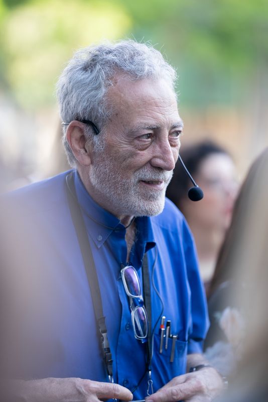 <div class='imageHoverDetail'>
             <p class='imageHoverTitle twoLineBreak'>Un dels guies de la visita guiada a través de l'arquitectura del 22@ feta amb...</p>
             <p class='imageHoverAutor oneLineBreak'>Autor: Laura Piqué</p>
             <button class='imageHoverBtn'>Mostra els detalls de la imatge <span class='sr-only'>Un dels guies de la visita guiada a través de l'arquitectura del 22@ feta amb...</span></button>
             </div>