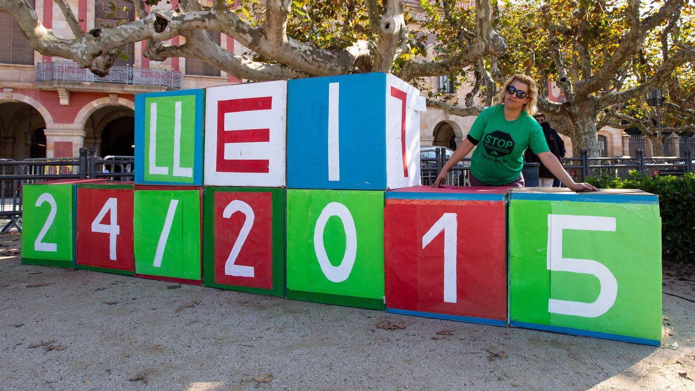 
             Mosaic amb caixes amb el nom "Llei 24/2015"
             Autor: Goroka (Empresa)
             Mostra els detalls de la imatge Mosaic amb caixes amb el nom "Llei 24/2015"
             