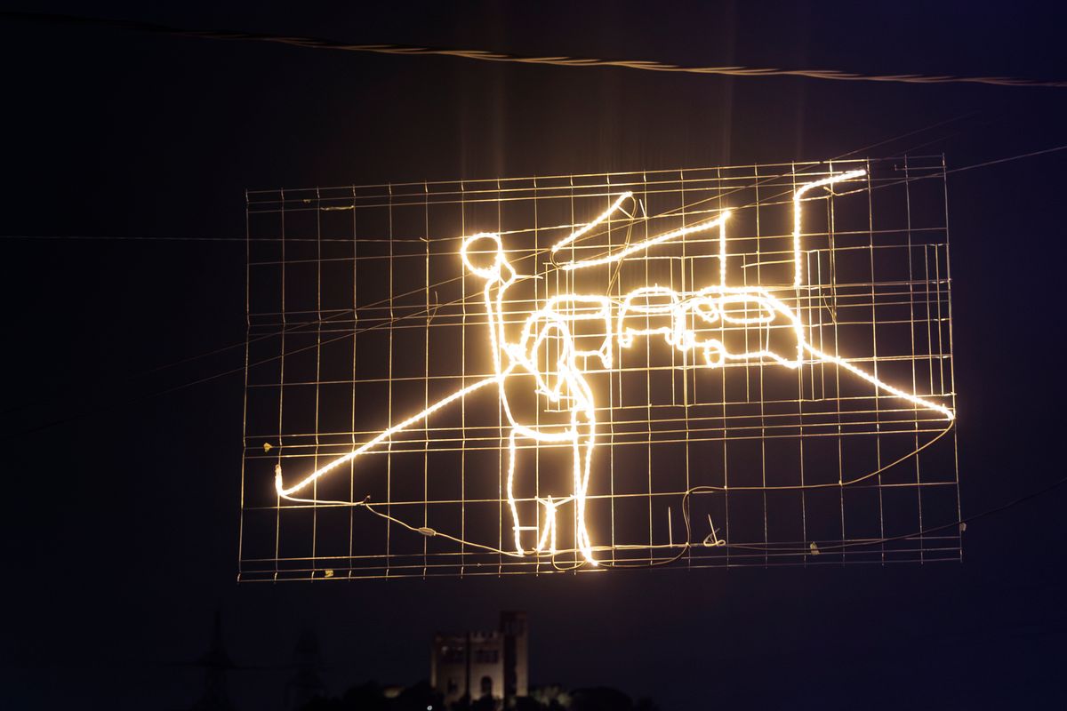 
             Luces de Navidad de Torre Baró con representaciones del barrio elaboradas por...
             Autor: Òscar Ferrer Galcerán
             Ver los detalles de la imagen Luces de Navidad de Torre Baró con representaciones del barrio elaboradas por...
             
