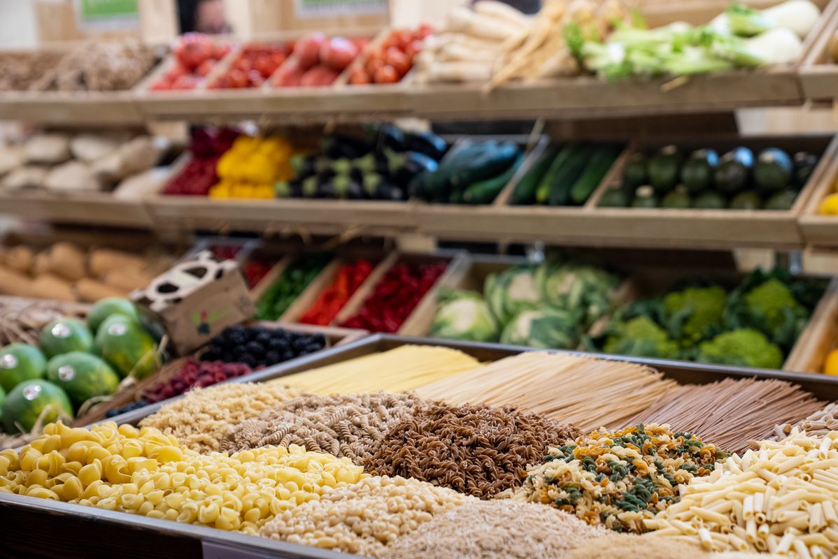 
             Puesto con pastas de varios cereales y frutas y verduras
             Autor: Mariona Gil
             Ver los detalles de la imagen Puesto con pastas de varios cereales y frutas y verduras
             