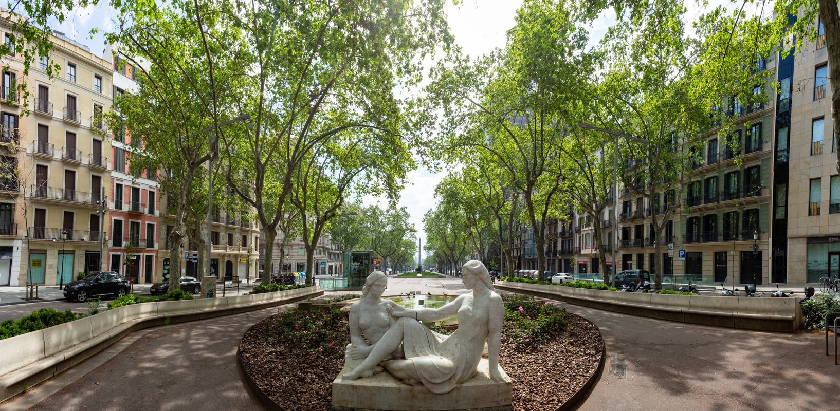 <div class='imageHoverDetail'>
             <p class='imageHoverTitle twoLineBreak'>Jardinets de Gràcia i al fons la plaça del Cinc d’Oros. Districte de Gràcia. ...</p>
             <p class='imageHoverAutor oneLineBreak'>Autor: Marc Lozano</p>
             <button class='imageHoverBtn'>Mostra els detalls de la imatge <span class='sr-only'>Jardinets de Gràcia i al fons la plaça del Cinc d’Oros. Districte de Gràcia. ...</span></button>
             </div>