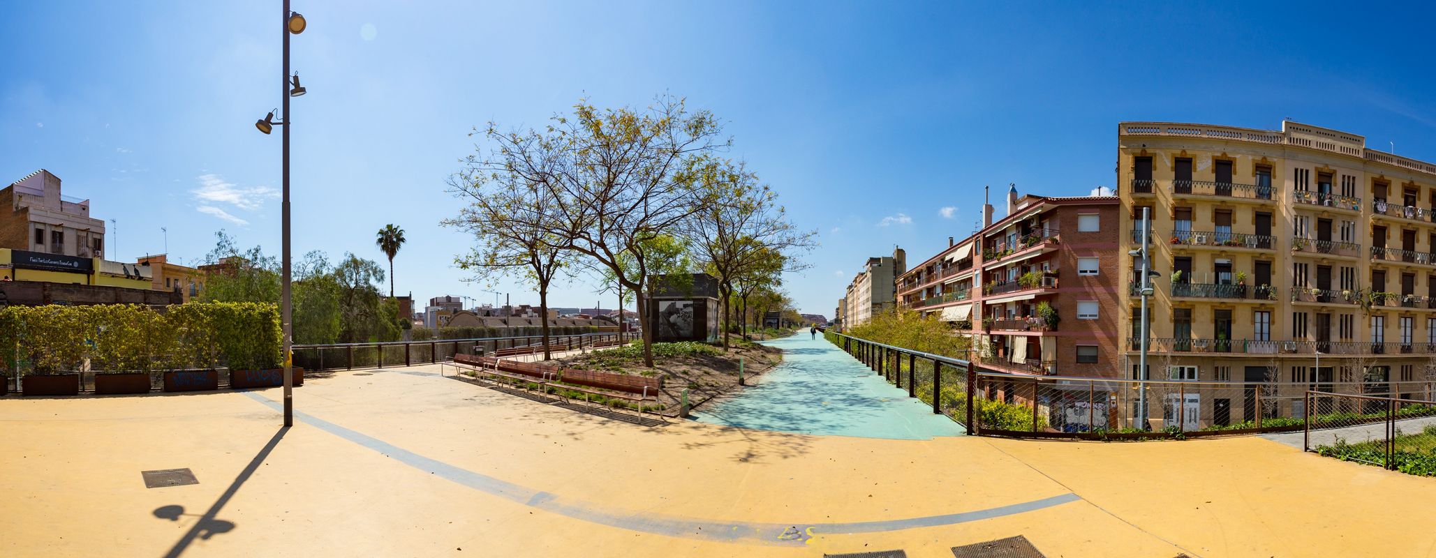 <div class='imageHoverDetail'>
             <p class='imageHoverTitle twoLineBreak'>Zona elevada sobre el cobriment de les vies. Districte de Sants-Montjuïc. Bar...</p>
             <p class='imageHoverAutor oneLineBreak'>Autor: Marc Lozano</p>
             <button class='imageHoverBtn'>Mostra els detalls de la imatge <span class='sr-only'>Zona elevada sobre el cobriment de les vies. Districte de Sants-Montjuïc. Bar...</span></button>
             </div>