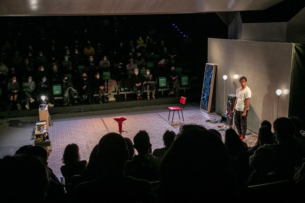 <div class='imageHoverDetail'>
             <p class='imageHoverTitle twoLineBreak'>L'actor Albert Salazar durant un moment de la representació de l'obra 'A.K.A'...</p>
             <p class='imageHoverAutor oneLineBreak'>Autor: Edu Bayer</p>
             <button class='imageHoverBtn'>Mostra els detalls de la imatge <span class='sr-only'>L'actor Albert Salazar durant un moment de la representació de l'obra 'A.K.A'...</span></button>
             </div>