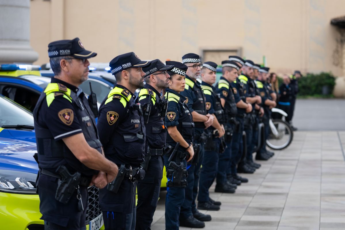 
             El dispositiu de la Guàrdia Urbana preparat per a la rebuda de l’alcalde dava...
             Autor: Lucas Amillano
             Mostra els detalls de la imatge El dispositiu de la Guàrdia Urbana preparat per a la rebuda de l’alcalde dava...
             