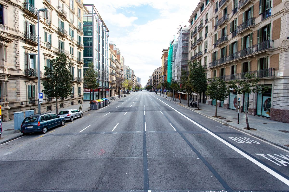 <div class='imageHoverDetail'>
             <p class='imageHoverTitle twoLineBreak'>Carrer d’Aragó cruïlla amb passeig de Gràcia, costat Llobregat. Districte de ...</p>
             <p class='imageHoverAutor oneLineBreak'>Autor: Marc Lozano</p>
             <button class='imageHoverBtn'>Mostra els detalls de la imatge <span class='sr-only'>Carrer d’Aragó cruïlla amb passeig de Gràcia, costat Llobregat. Districte de ...</span></button>
             </div>