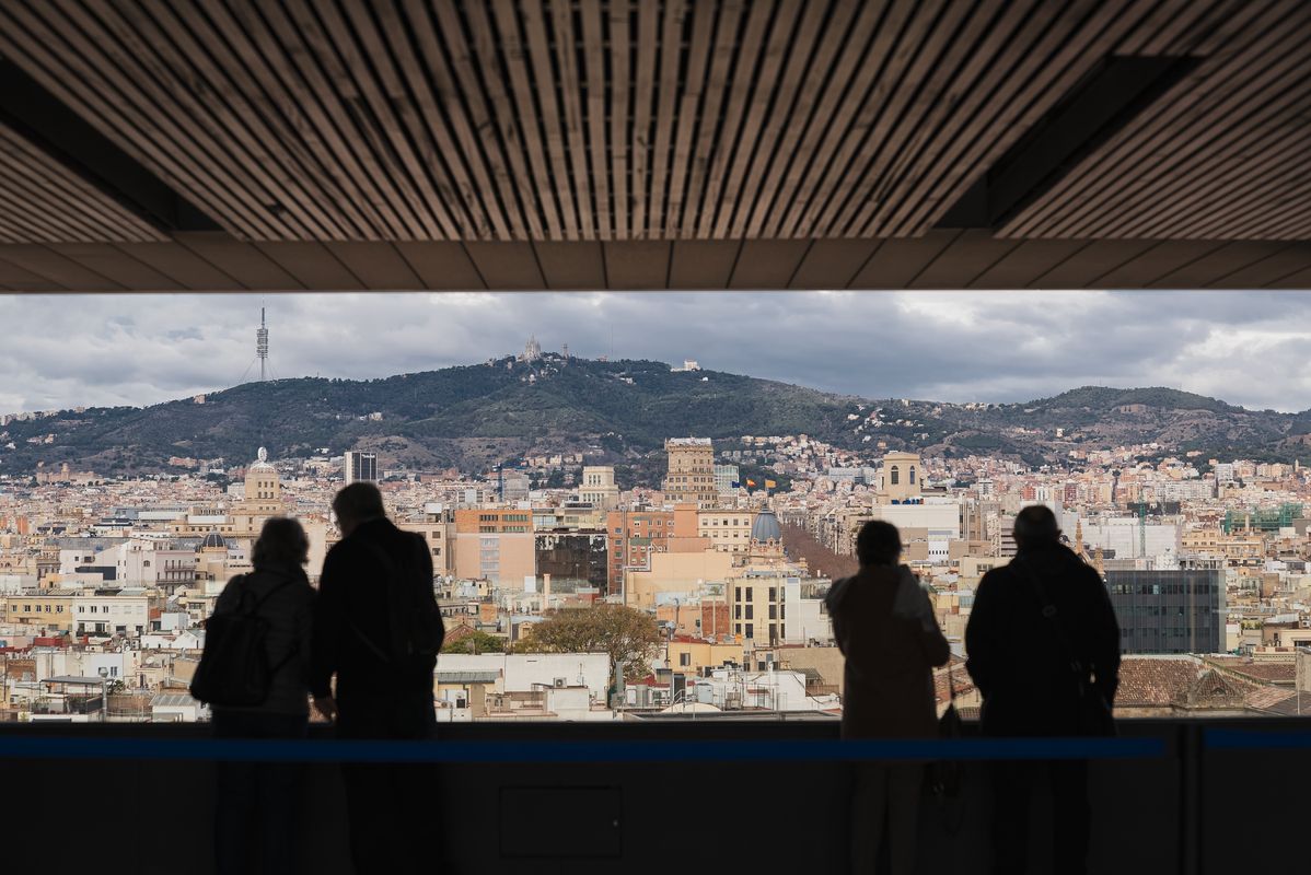 
             Visitantes disfrutan de las vistas de Barcelona desde el mirador de Maria Aur...
             Autor: Josbel A. Tinoco
             Ver los detalles de la imagen Visitantes disfrutan de las vistas de Barcelona desde el mirador de Maria Aur...
             