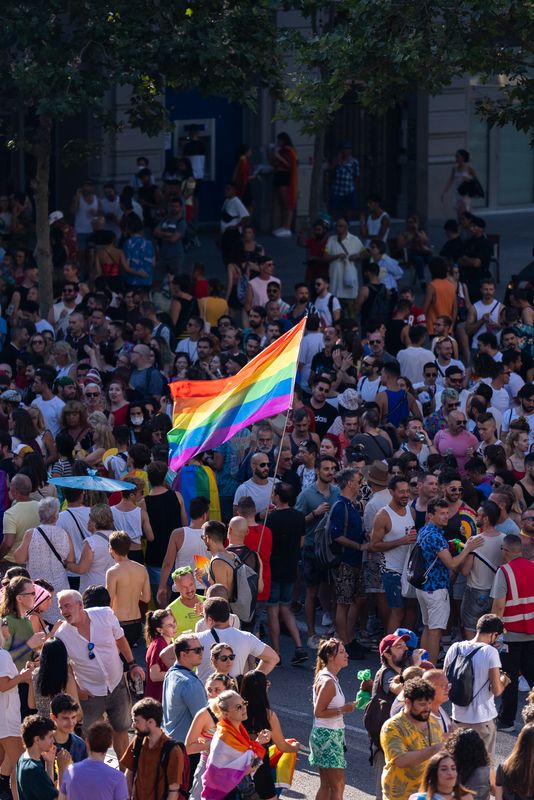 
             Gent assistint a la desfilada del Pride, amb una persona que oneja una gran b...
             Autor: Paula Jaume
             Mostra els detalls de la imatge Gent assistint a la desfilada del Pride, amb una persona que oneja una gran b...
             