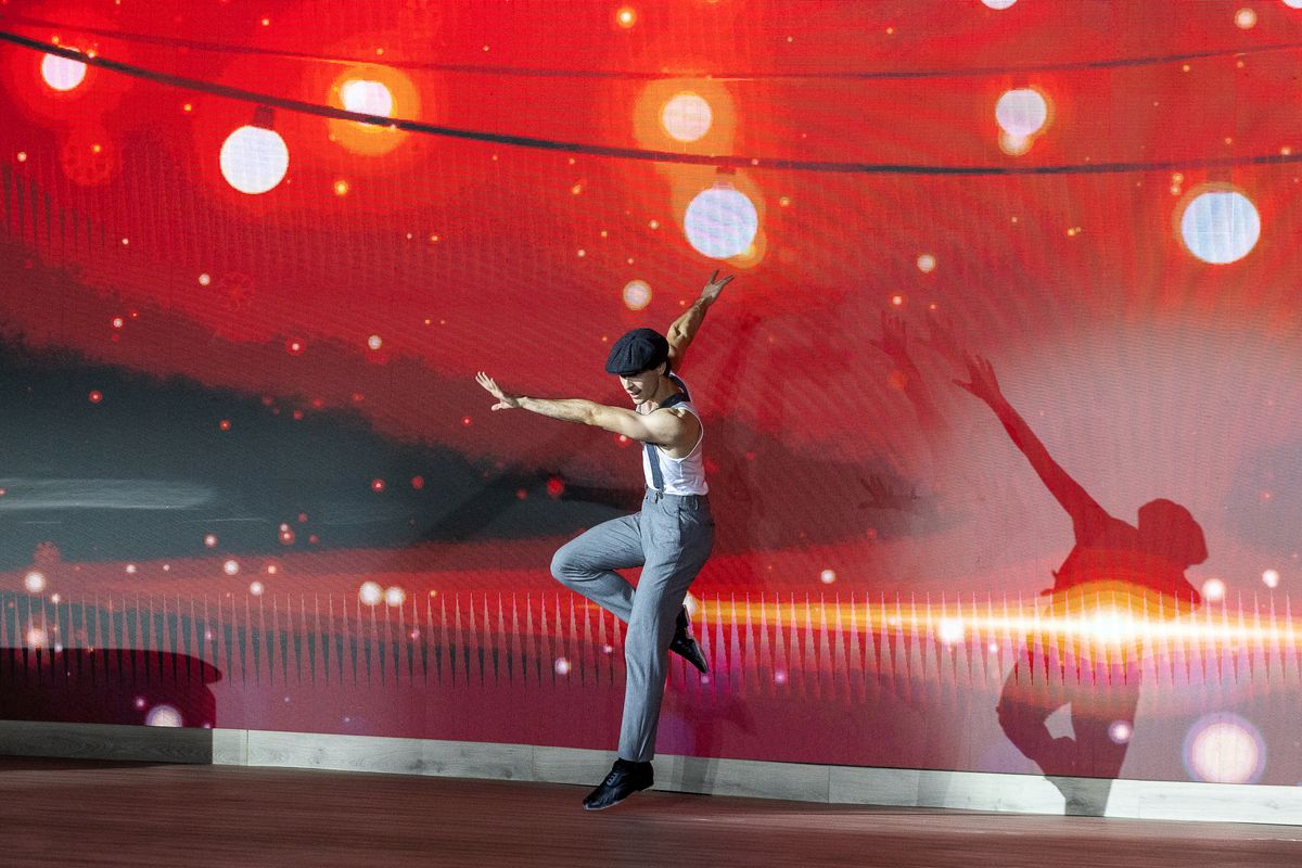 <div class='imageHoverDetail'>
             <p class='imageHoverTitle twoLineBreak'>Actuació de part del Ballet de Catalunya. Un home, amb tirants i boina, balla...</p>
             <p class='imageHoverAutor oneLineBreak'>Autor: Edu Bayer</p>
             <button class='imageHoverBtn'>Mostra els detalls de la imatge <span class='sr-only'>Actuació de part del Ballet de Catalunya. Un home, amb tirants i boina, balla...</span></button>
             </div>