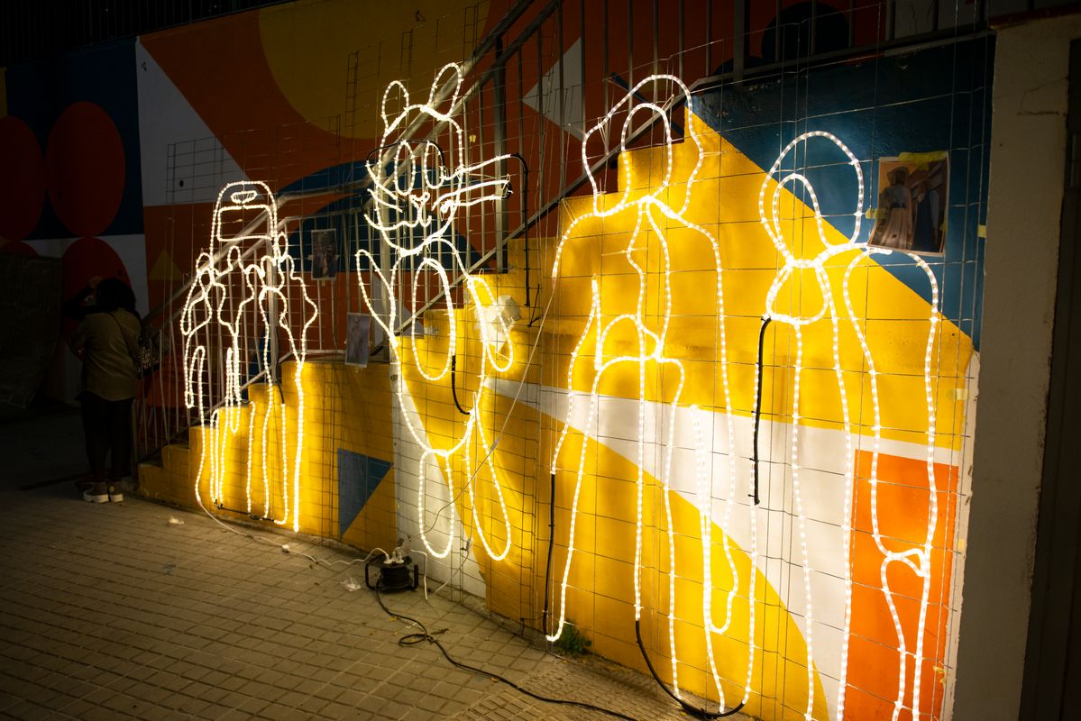 
             Figuras iluminadas del proyecto comunitario de las luces de Navidad de Torre ...
             Autor: Ceci Fimia
             Ver los detalles de la imagen Figuras iluminadas del proyecto comunitario de las luces de Navidad de Torre ...
             