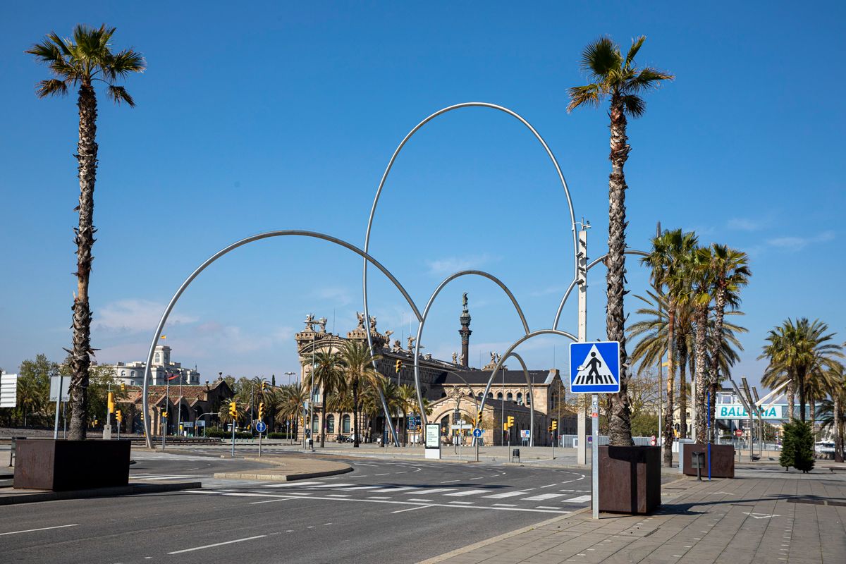 <div class='imageHoverDetail'>
             <p class='imageHoverTitle twoLineBreak'>Escultura Onades, d’Andreu Alfaro, i el monument de Colom al fons. Barri de l...</p>
             <p class='imageHoverAutor oneLineBreak'>Autor: Edu Bayer</p>
             <button class='imageHoverBtn'>Mostra els detalls de la imatge <span class='sr-only'>Escultura Onades, d’Andreu Alfaro, i el monument de Colom al fons. Barri de l...</span></button>
             </div>