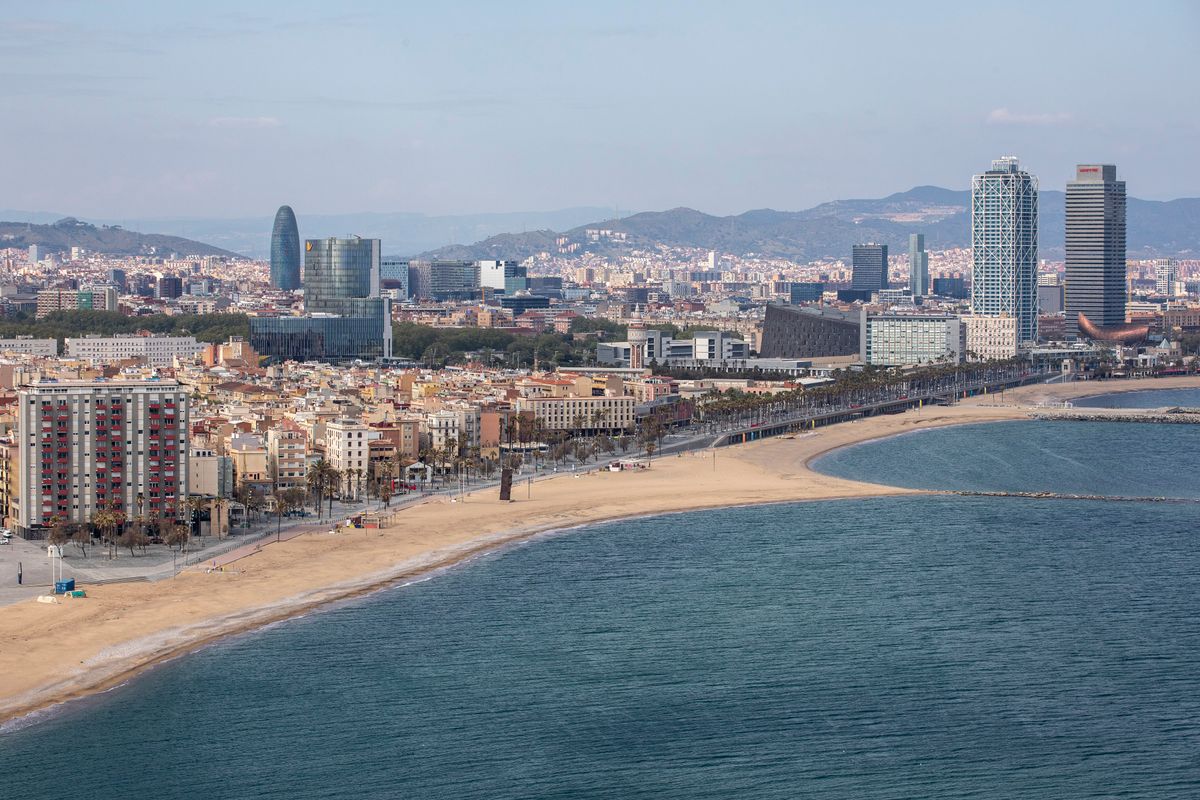 <div class='imageHoverDetail'>
             <p class='imageHoverTitle twoLineBreak'>Vistes del litoral barceloní des de l’Hotel W amb la platja de Sant Miquel, d...</p>
             <p class='imageHoverAutor oneLineBreak'>Autor: Edu Bayer</p>
             <button class='imageHoverBtn'>Mostra els detalls de la imatge <span class='sr-only'>Vistes del litoral barceloní des de l’Hotel W amb la platja de Sant Miquel, d...</span></button>
             </div>