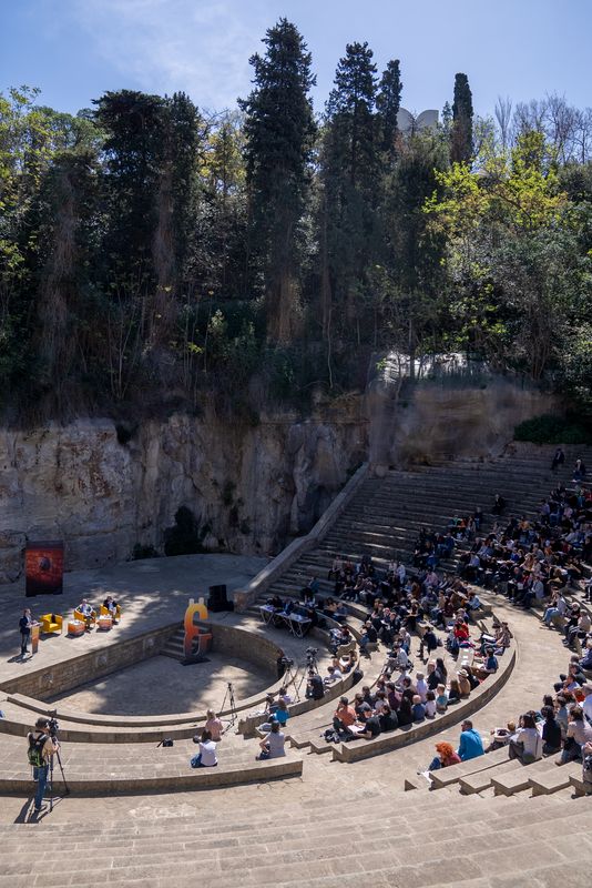 
             Assistents a la roda de premsa de presentació del Grec Festival de Barcelona ...
             Autor: Elena Pastor
             Mostra els detalls de la imatge Assistents a la roda de premsa de presentació del Grec Festival de Barcelona ...
             